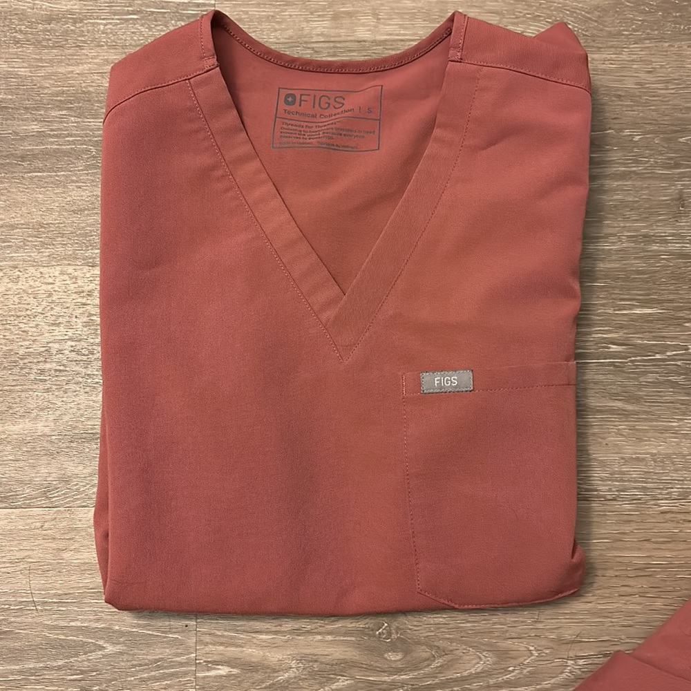 Figs Women's Scrub Set in Pink - Picture 2 of 4
